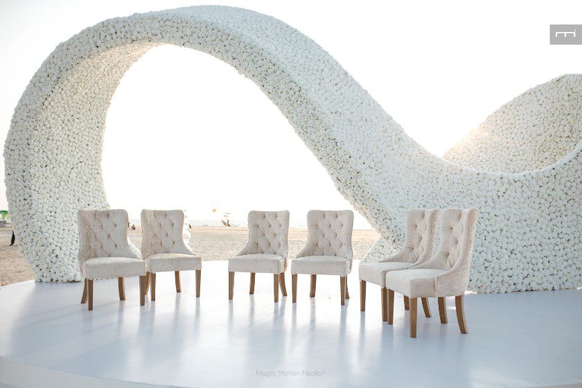 Infinity loop madap made out of 32,000 white roses
